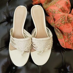 3/$15 Via Spiga kitten heel ivory sandals size 8